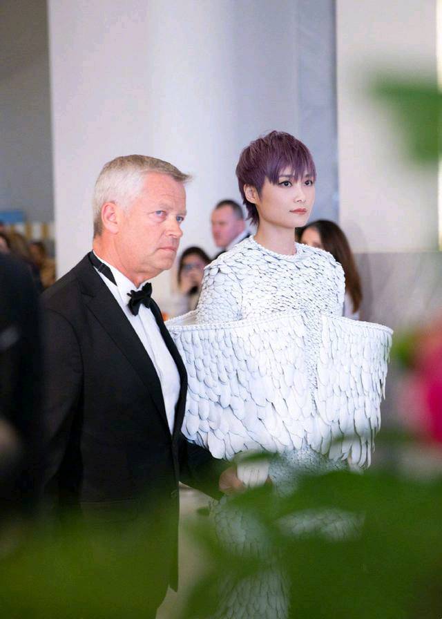 星空体育-摩纳哥训练开放日，赛前复出首秀引欢呼，荷甲在即，团队化学反应显著的简单介绍-星空体育